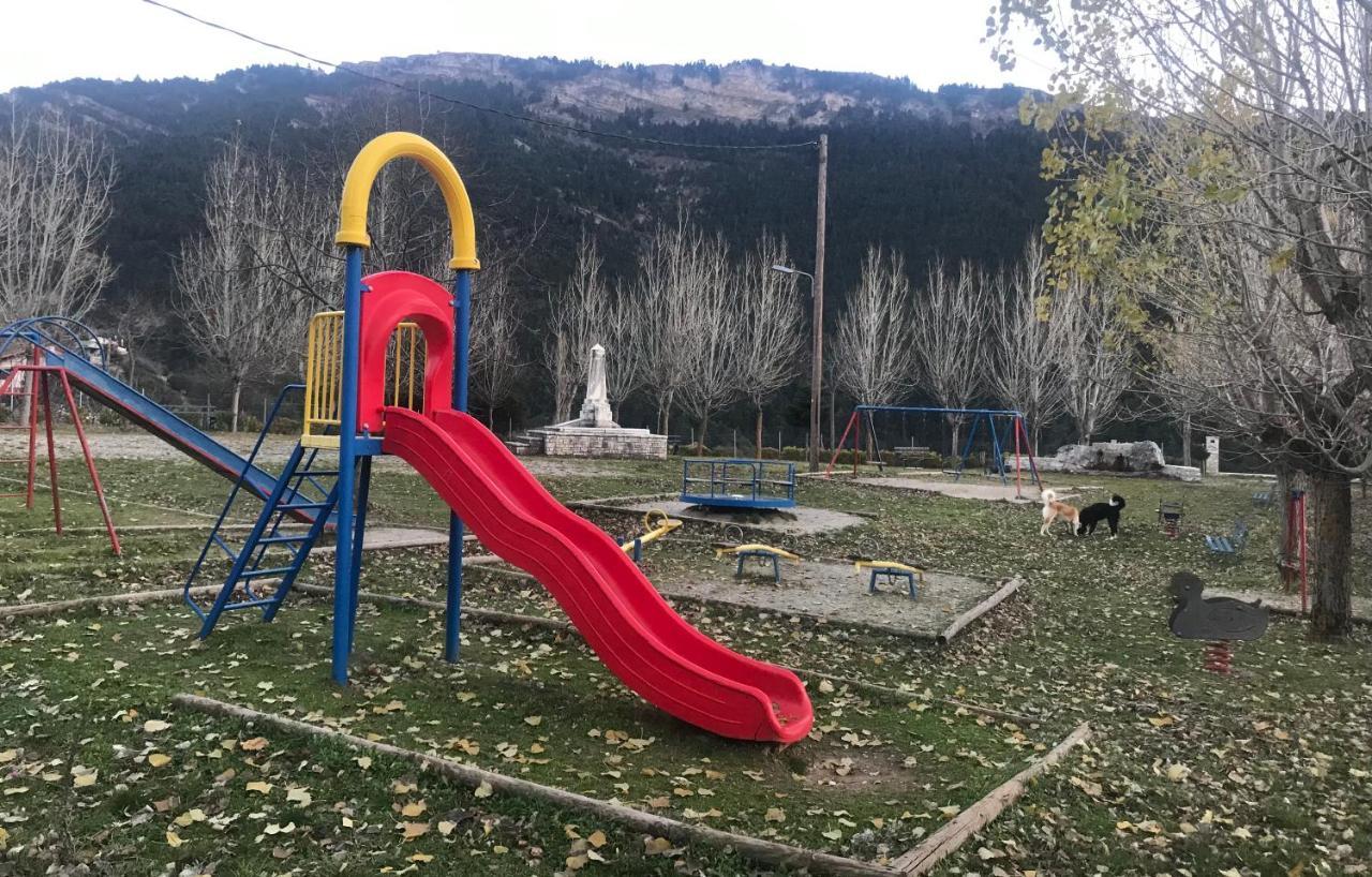 Chalet In The Forest كالافريتا المظهر الخارجي الصورة