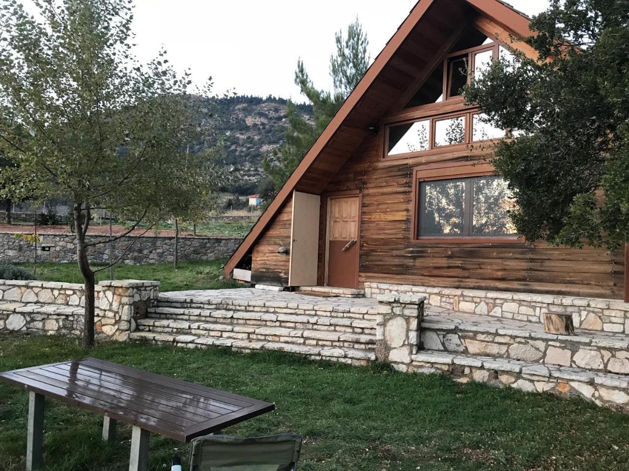 Chalet In The Forest كالافريتا المظهر الخارجي الصورة