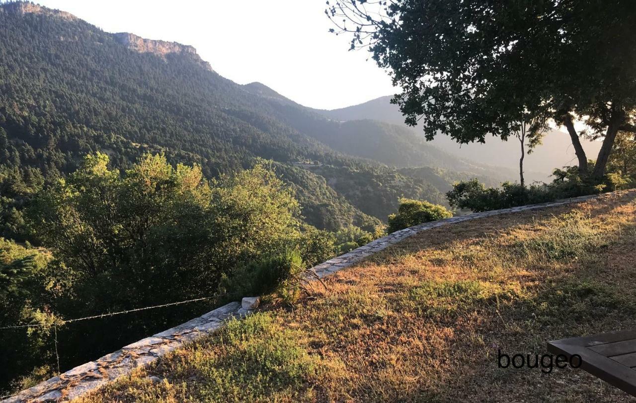 Chalet In The Forest كالافريتا المظهر الخارجي الصورة