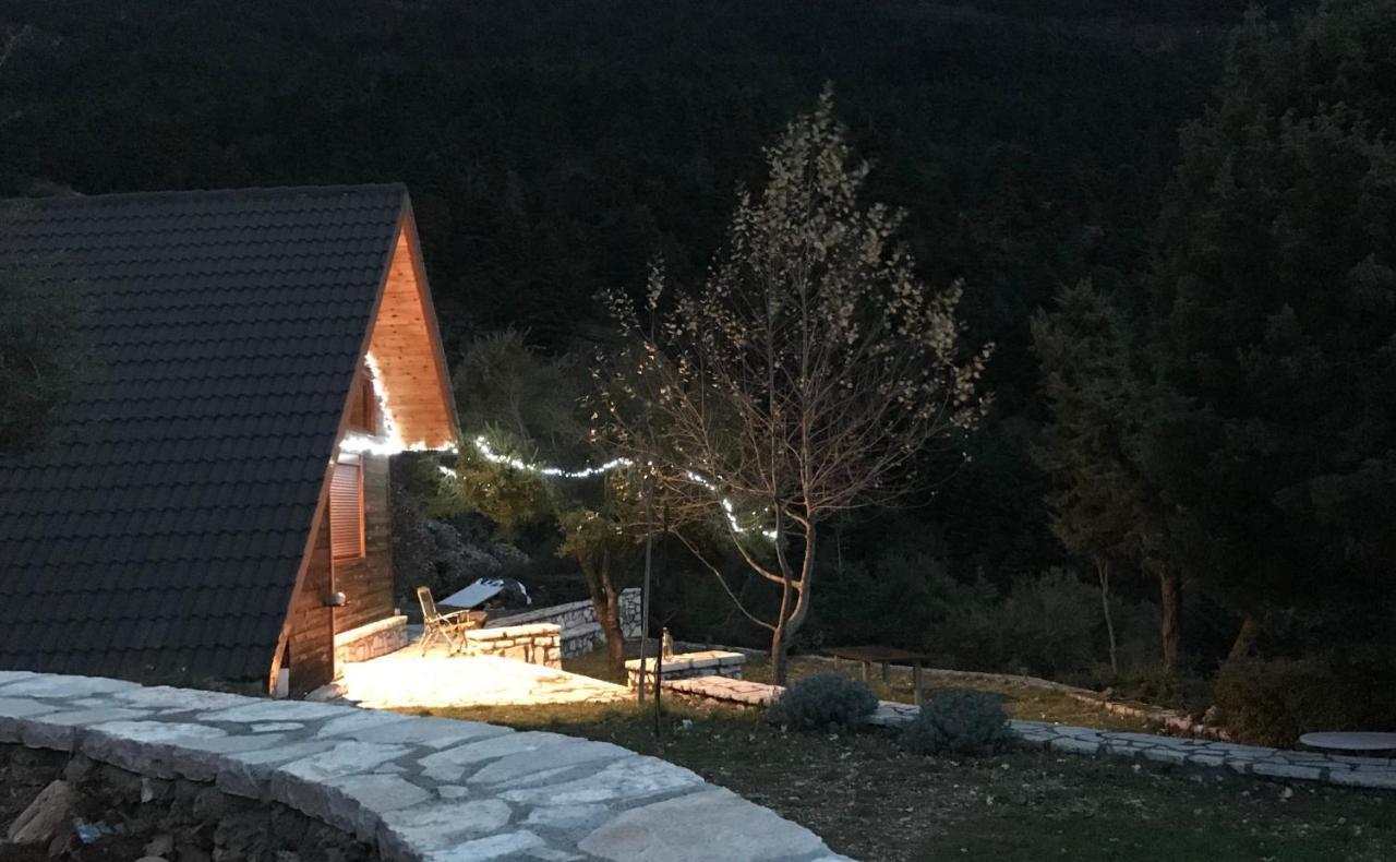 Chalet In The Forest كالافريتا المظهر الخارجي الصورة
