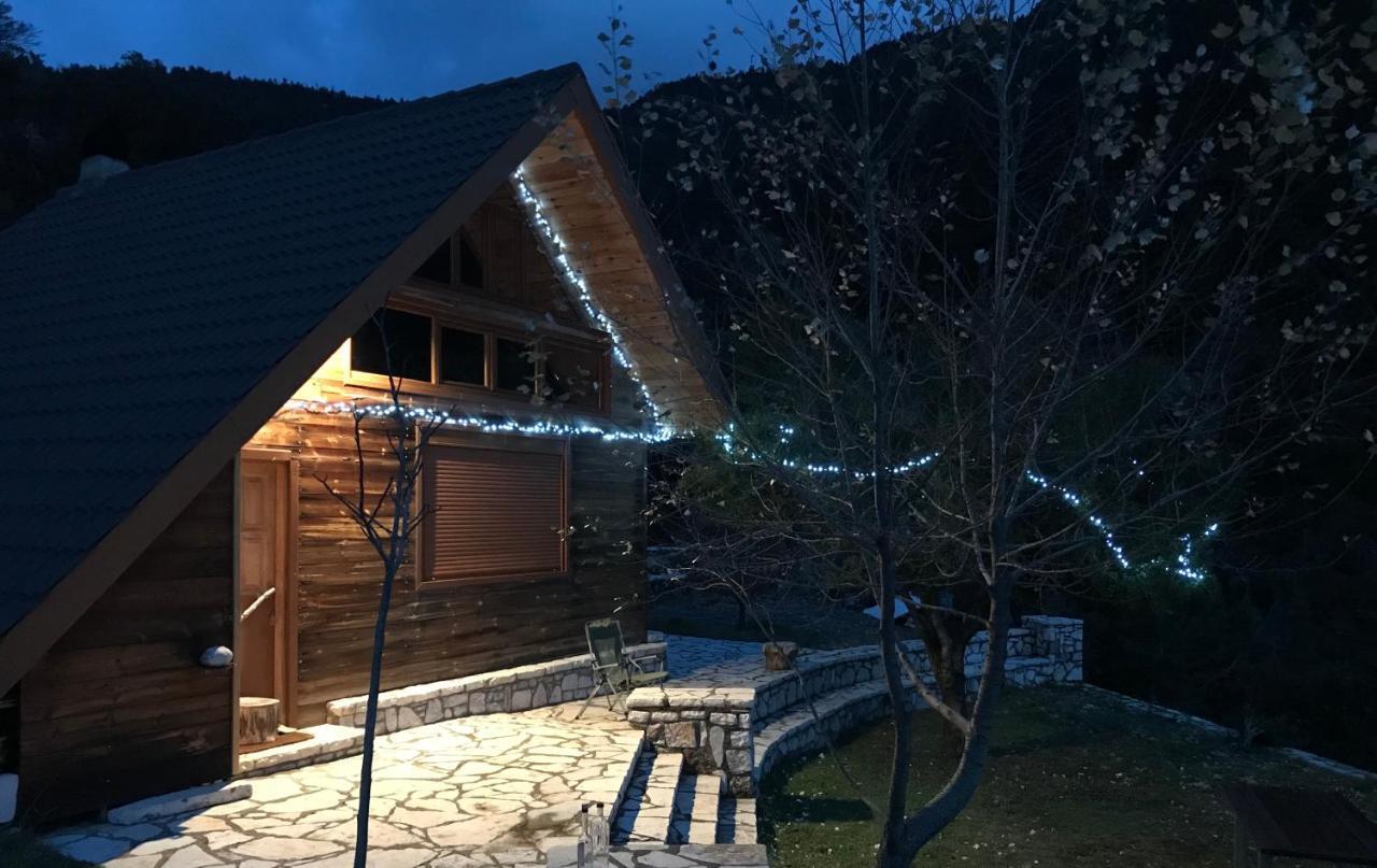 Chalet In The Forest كالافريتا المظهر الخارجي الصورة